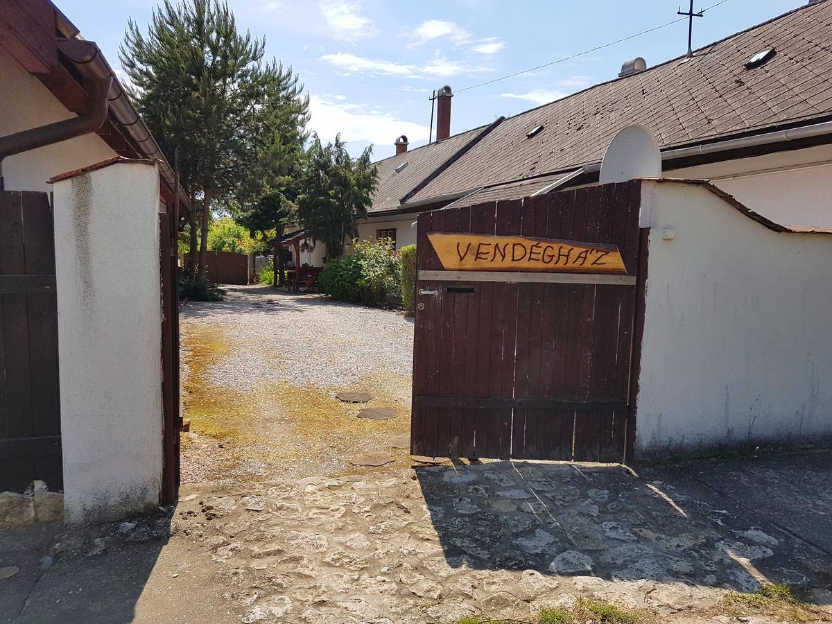 Kúti Vendégház Bakonykuti Exterior foto